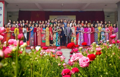  Sáng ngày 20/11/2019 Trường THCS Trần Đăng Ninh long trọng tổ chức hoạt động "Tri ân thầy cô" chào mừng 37 năm  ngày Nhà giáo Việt Nam (20/11/1982 - 20/11/2019).