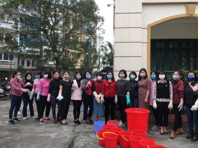 Trường THCS Trần Đăng Ninh đẩy mạnh hơn nữa công tác khử khuẩn vệ sinh môi trường phòng, chống dịch bệnh viêm phổi cấp do vi rút CoVid-19 gây ra