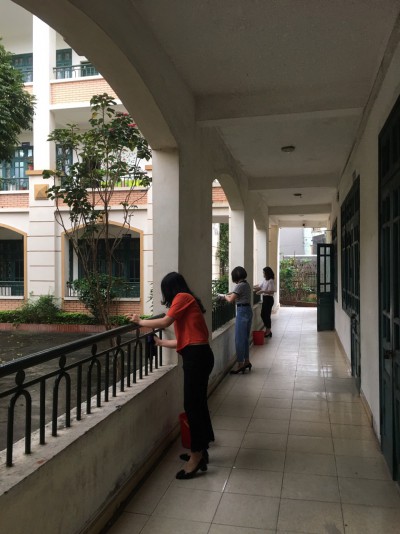 THCS Trần Đăng Ninh tiếp tục thực hiện công tác dọn vệ sinh dập dịch CoVit 19