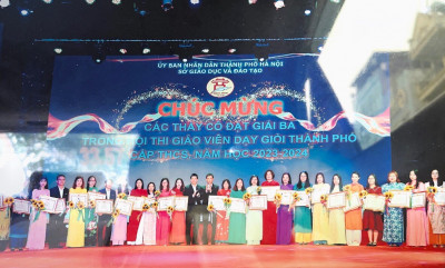 Cô giáo Doãn Thị Dung thi GVG đạt giải Ba cấp Thành phố môn Lịch Sử - Địa Lí (phân môn Lịch Sử)