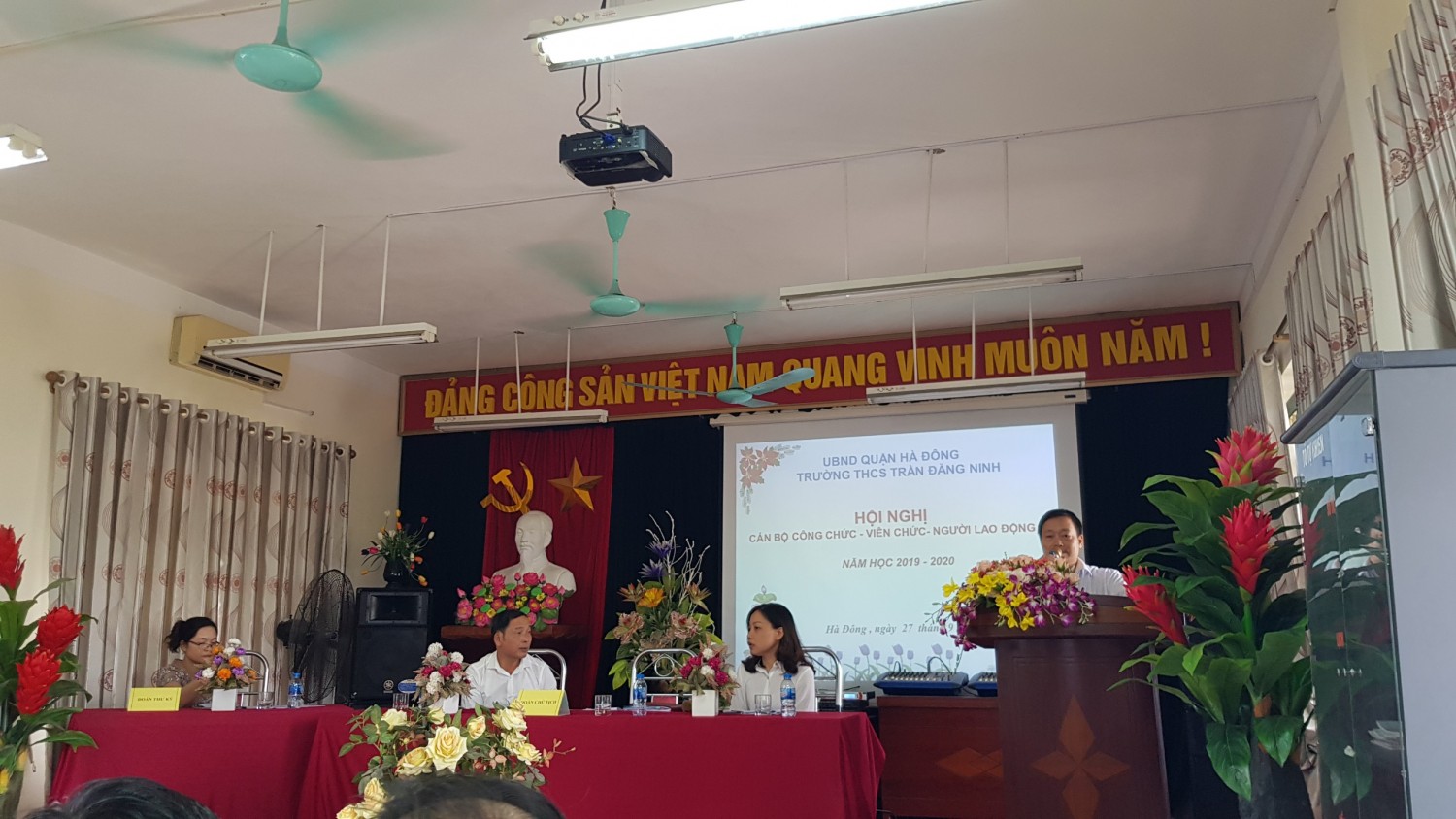 Trường THCS Trần Đăng Ninh tổ chức Hội nghị cán bộ, viên chức năm học 2019 - 2020
