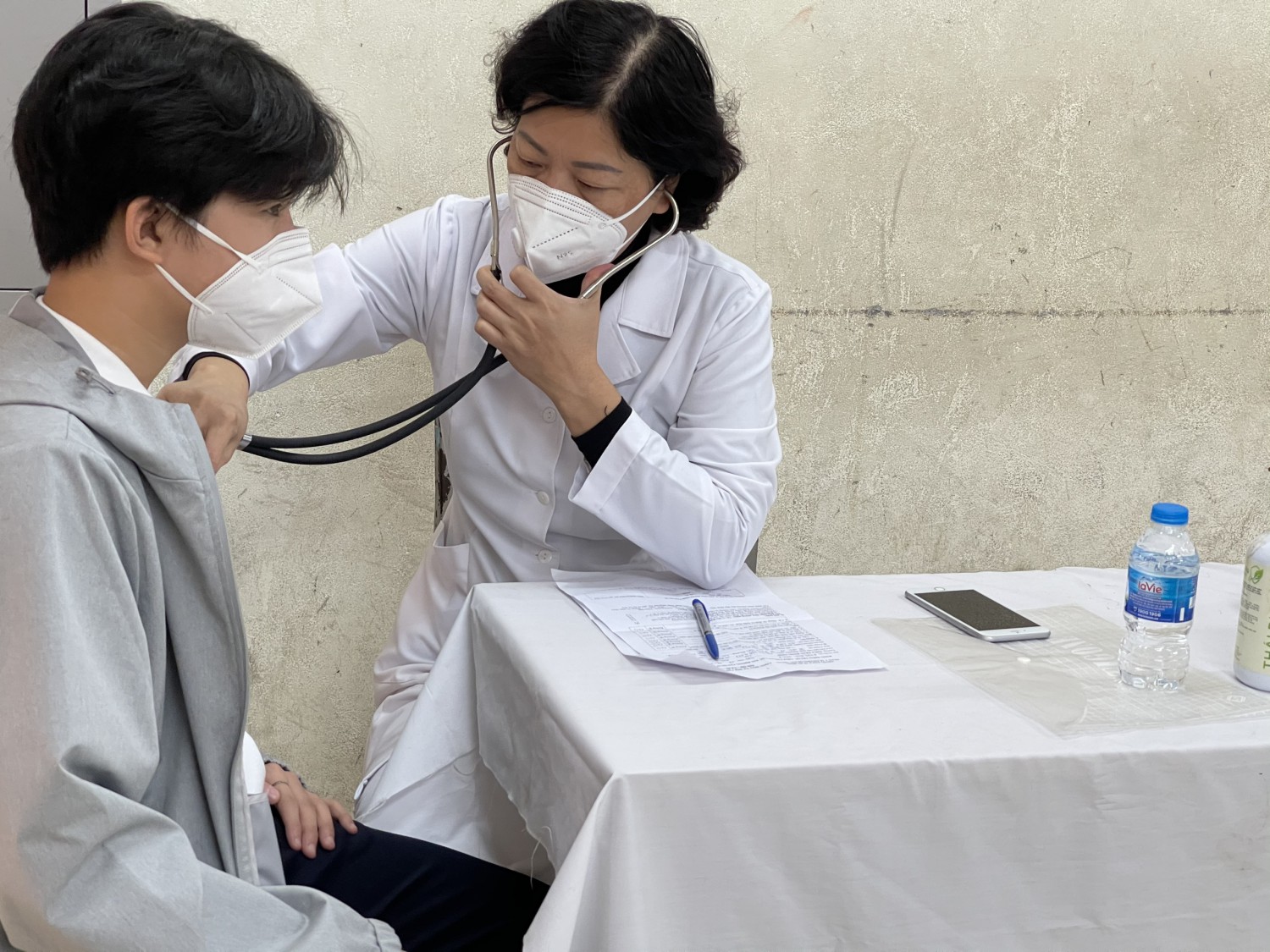 Trường THCS Trần Đăng Ninh phối hợp với TYT Phường Quang Trung triển khai tiêm vắc-xin cho học sinh khối 9