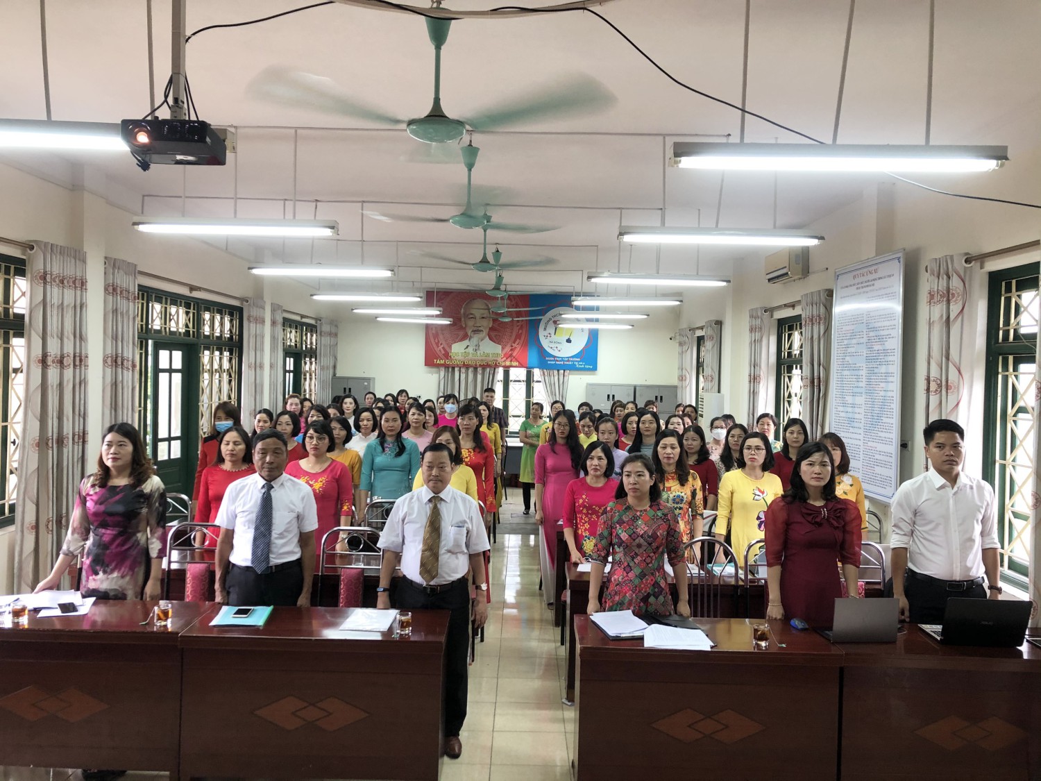Hội nghị cán bộ công chức, viên chức trường THCS Trần Đăng Ninh năm học 2022 - 2023